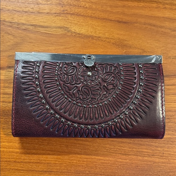 NWT Patricia Nash Cauchy Wallet